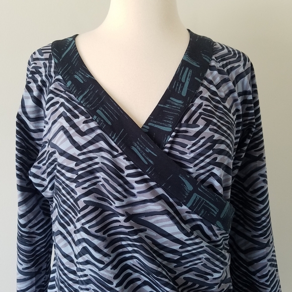 Soft Surroundings Faux Wrap Blue Abstract Print Top, M - Picture 3 of 10